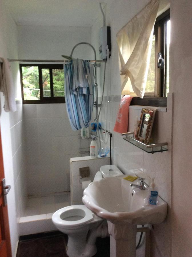 Papayas Self Catering Room Victoria Exterior photo